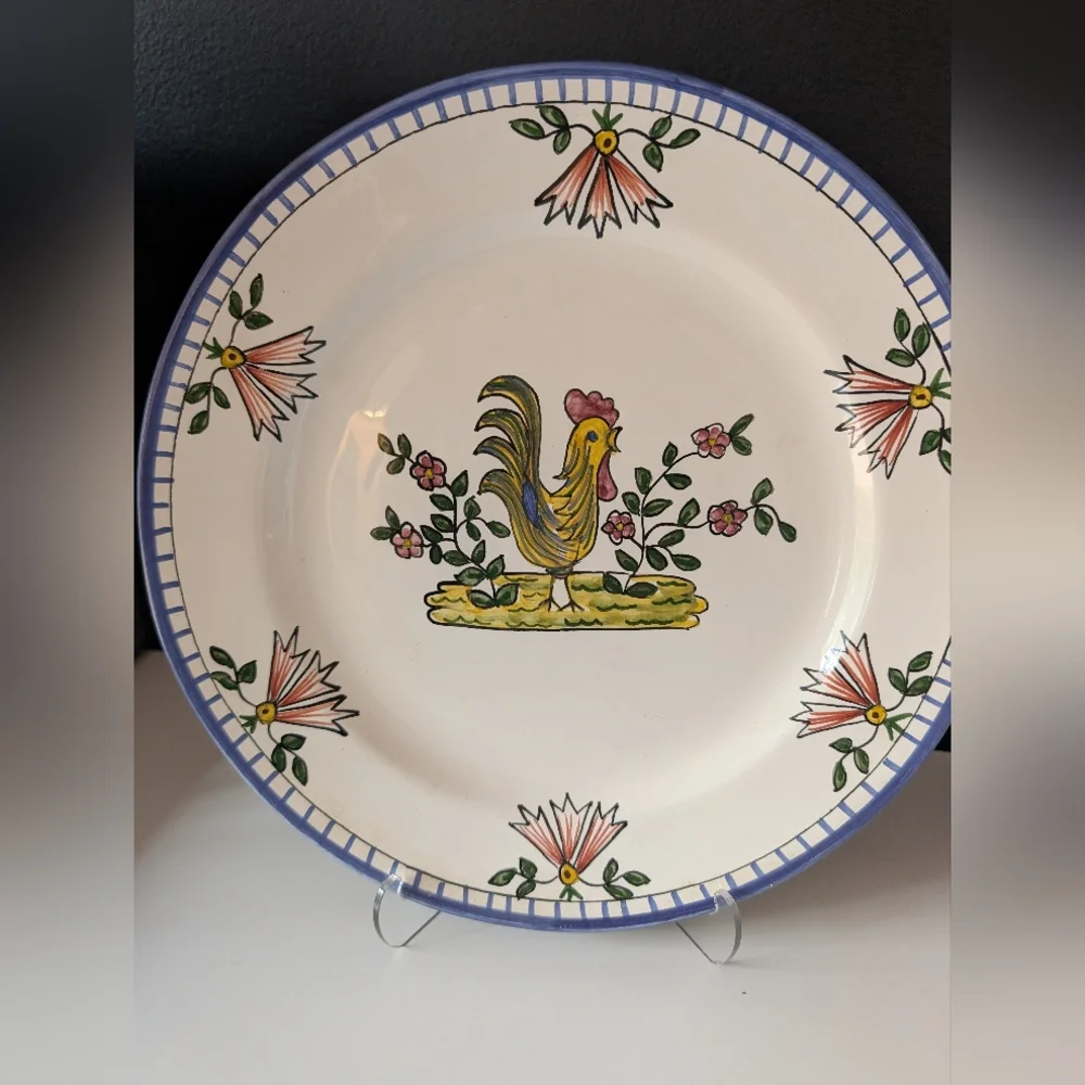 Hand-painted Villa Ceramica Dinner and Salad Plate in a Rooster Pattern
